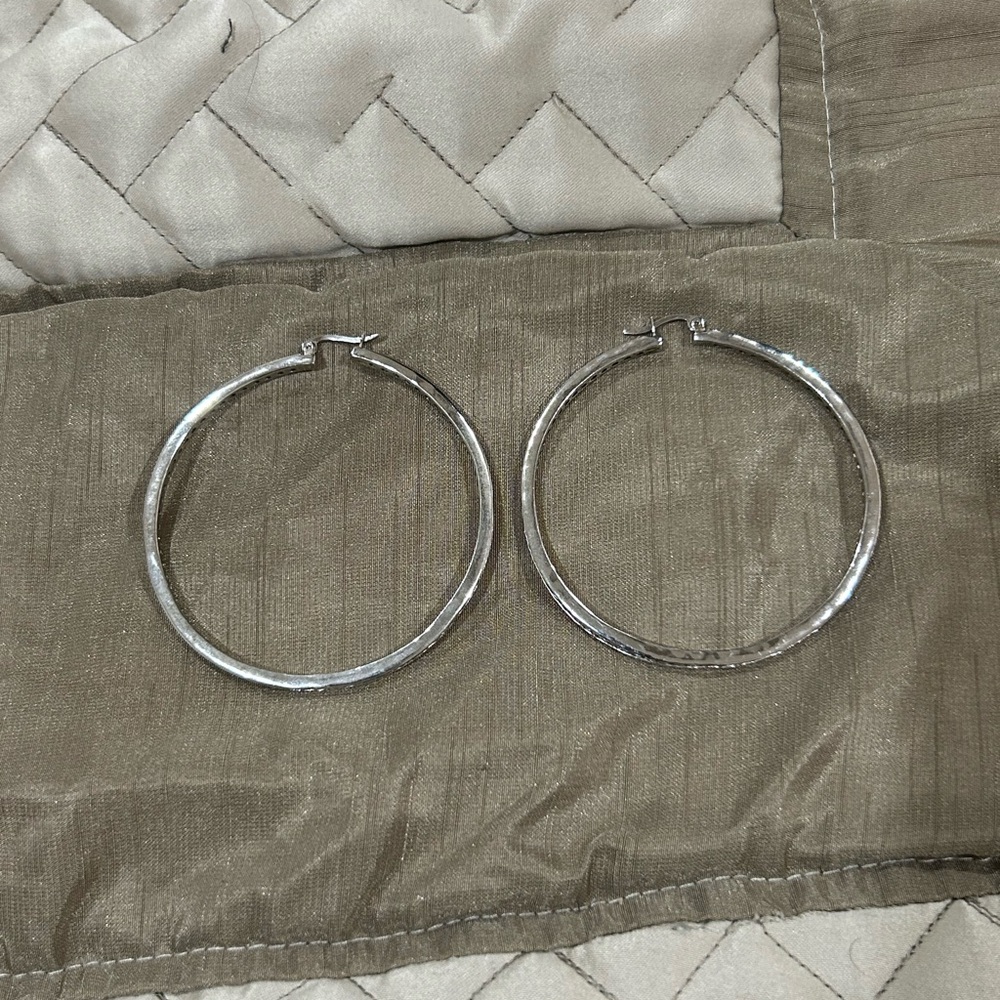 Elegant 9.25 Silver Hoop Earrings